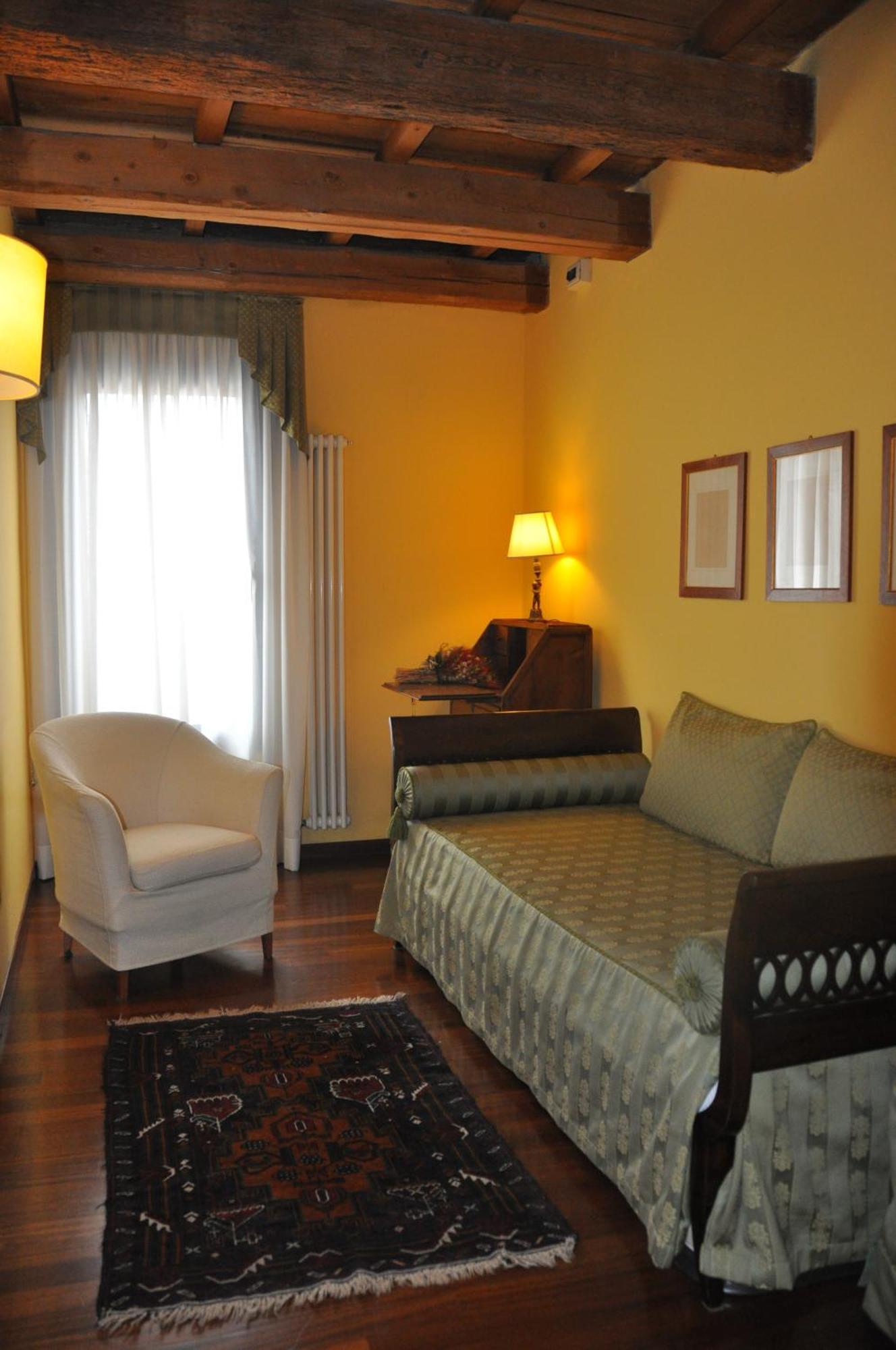 Piazza Nova Guest House Ferrara Room photo